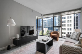Loop 1BR w gym pool lounge 1 block from L CHI-695